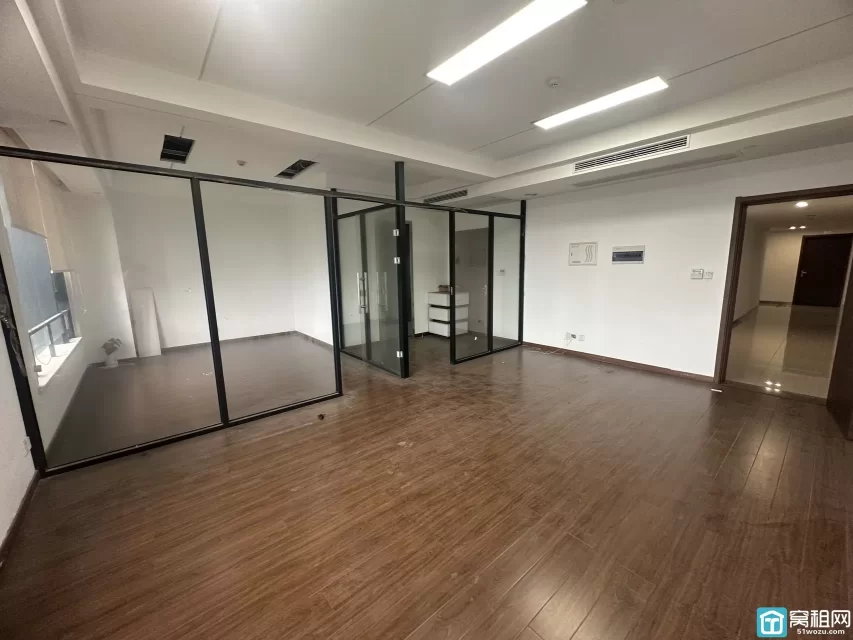 海曙区丽园路地质大厦出租85平精装带两个隔间