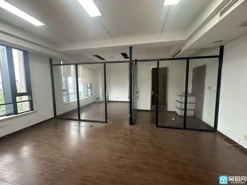 海曙区丽园路地质大厦出租85平精装带两个隔间