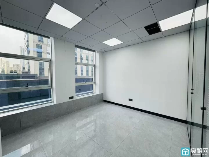 高新区全新装修涌金大厦90平一个隔间，朝南特价2999办公室出租