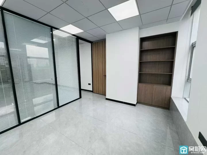 高新区全新装修涌金大厦90平一个隔间，朝南特价2999办公室出租