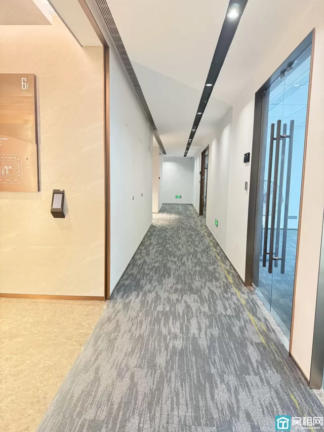 宁波奉化地铁口金茂大厦156平米办公室精装修出租单价1.2元