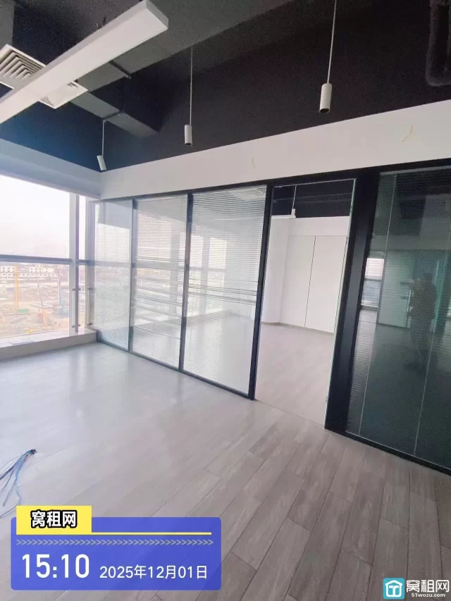 东部新城地铁1号线7号线盛莫路站写字楼浙江创新中心出租322平米