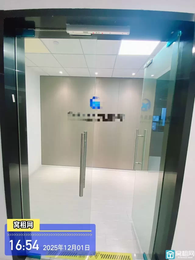 东部新城汇悦湾隔壁写字楼银泰大厦出租262平米16000元/月