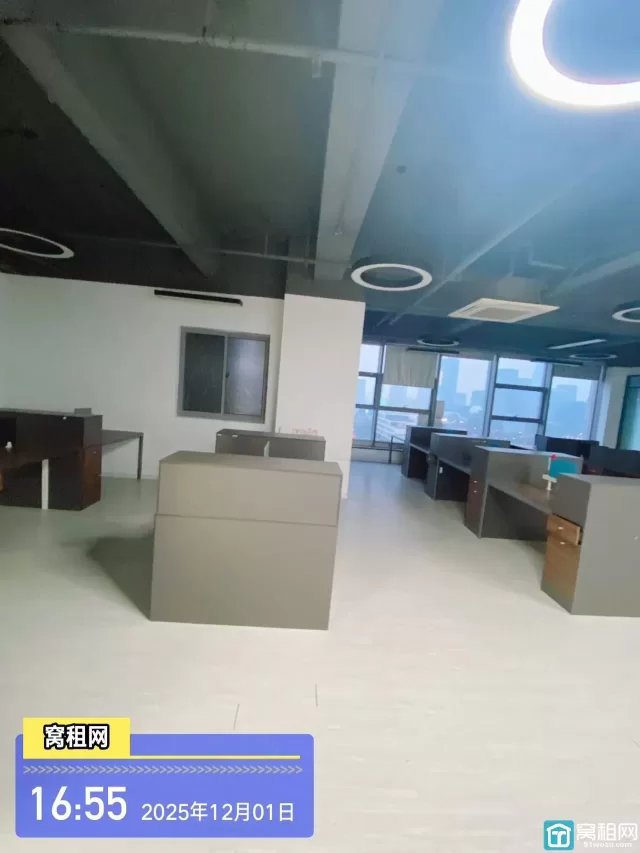 东部新城汇悦湾隔壁写字楼银泰大厦出租262平米16000元/月