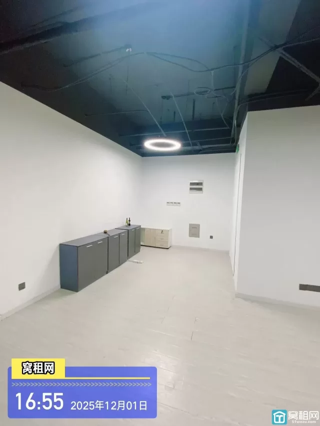 东部新城汇悦湾隔壁写字楼银泰大厦出租262平米16000元/月