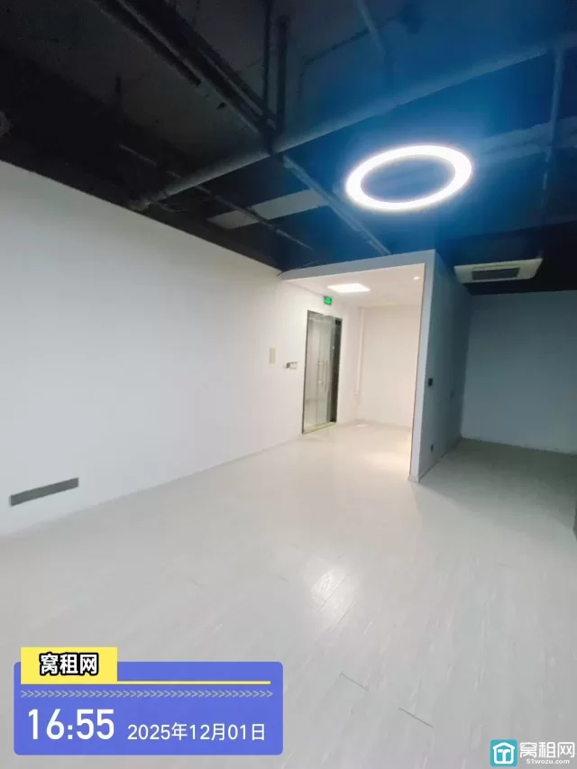 东部新城汇悦湾隔壁写字楼银泰大厦出租262平米16000元/月