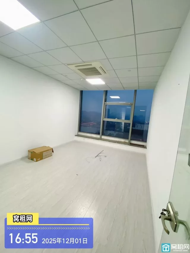 东部新城汇悦湾隔壁写字楼银泰大厦出租262平米16000元/月