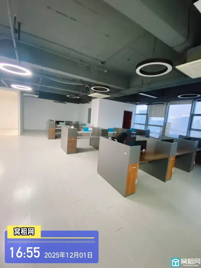 东部新城汇悦湾隔壁写字楼银泰大厦出租262平米16000元/月