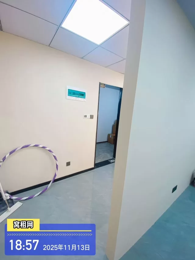 宁波江北山姆超市隔壁写字楼55平米朝南3000元/月出租