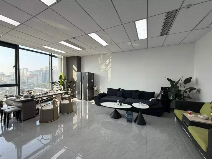 转租：南部商务区三期 三禾大厦138平 2个隔间 独立空调 落地窗8000元/月底价