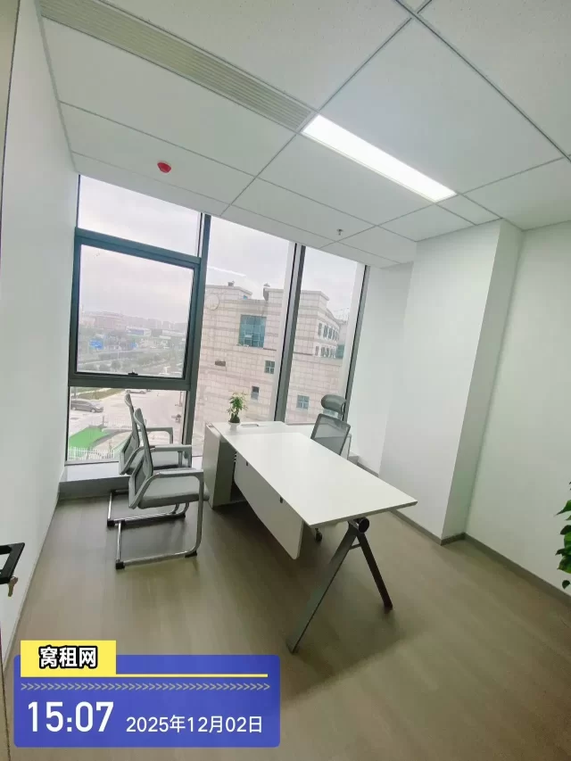 江北远洲酒店隔壁洪辰中心出租58平米2600元/月朝东办公室