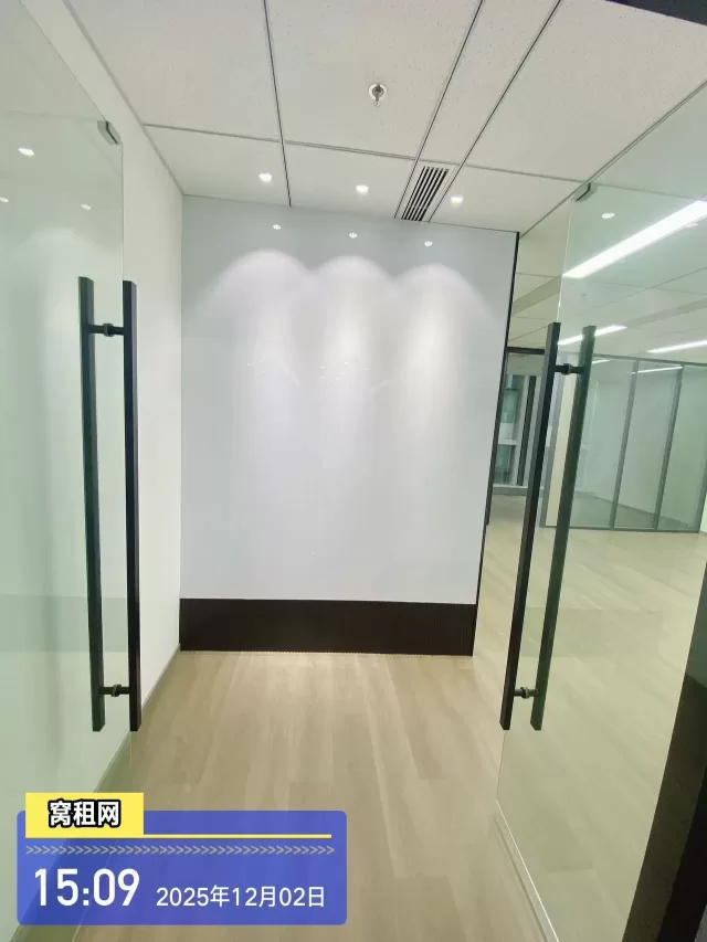 地铁8号线和4号线洪大路站鸿A出口鸿辰中心116平米出租5000元.月精装修办公室