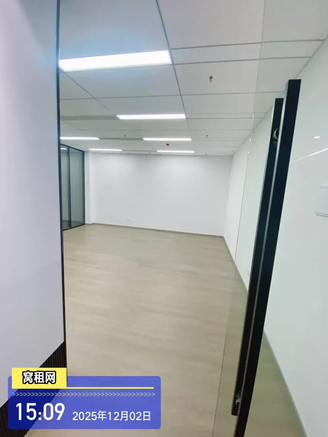 地铁8号线和4号线洪大路站鸿A出口鸿辰中心116平米出租5000元.月精装修办公室