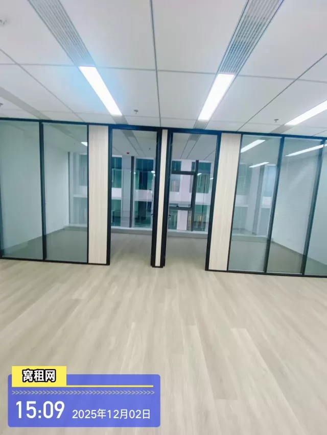 地铁8号线和4号线洪大路站鸿A出口鸿辰中心116平米出租5000元.月精装修办公室