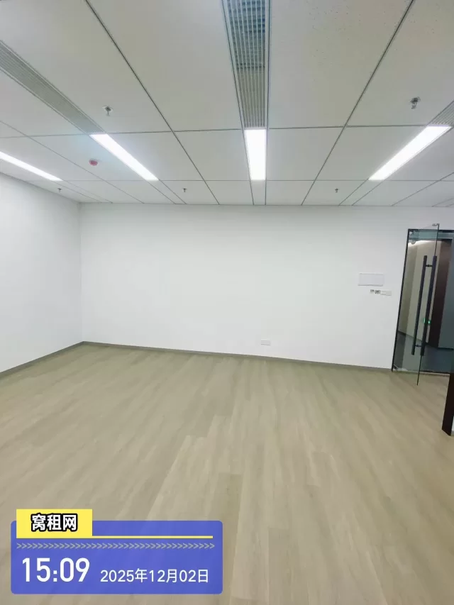 地铁8号线和4号线洪大路站鸿A出口鸿辰中心116平米出租5000元.月精装修办公室