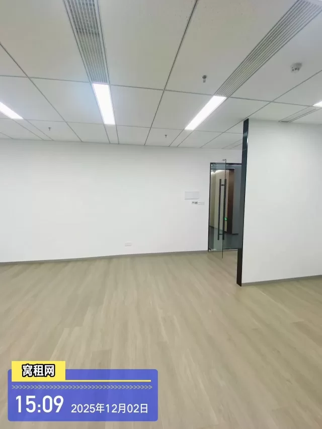 地铁8号线和4号线洪大路站鸿A出口鸿辰中心116平米出租5000元.月精装修办公室