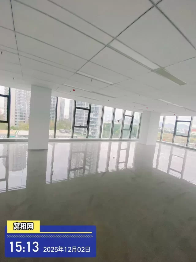 江北万达附近鸿辰中心408平米全新装修办公出租18600元/月