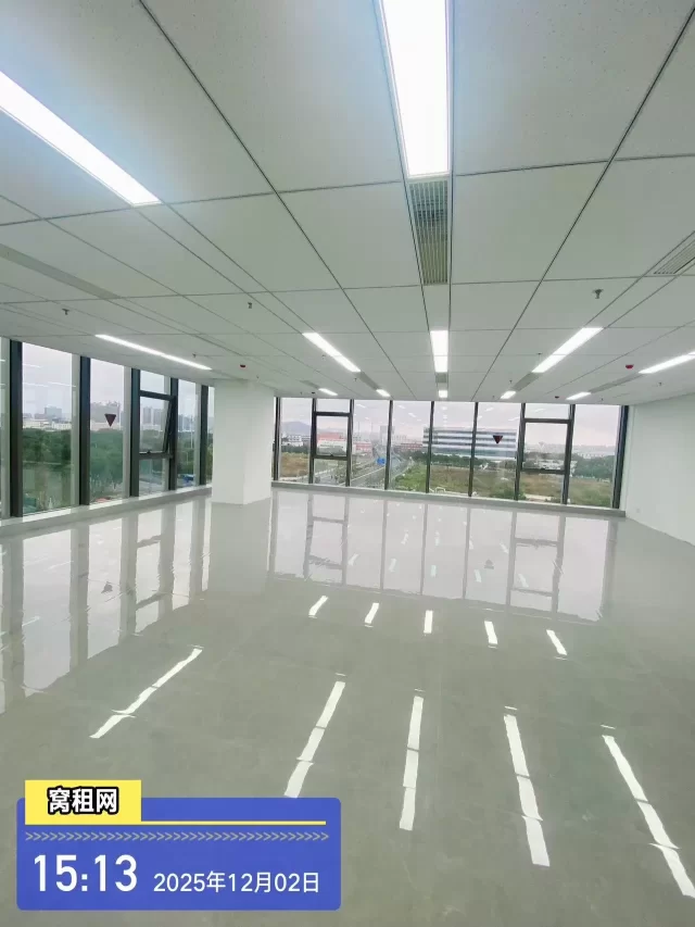 江北万达附近鸿辰中心408平米全新装修办公出租18600元/月