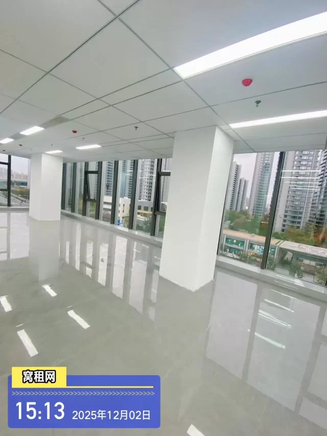 江北万达附近鸿辰中心408平米全新装修办公出租18600元/月