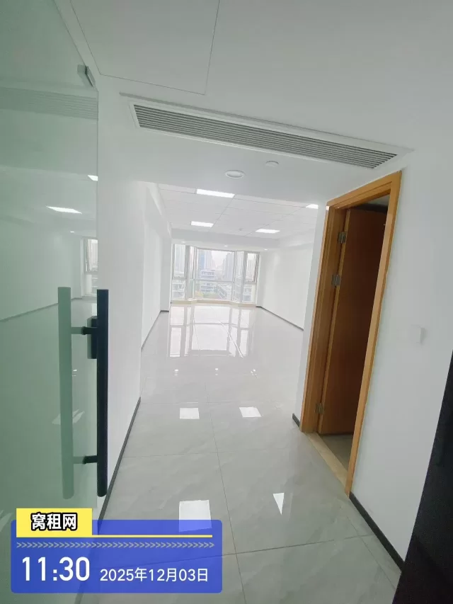 东部新城带水源办公场地77.87平米出租，租金2.3元/平米/天