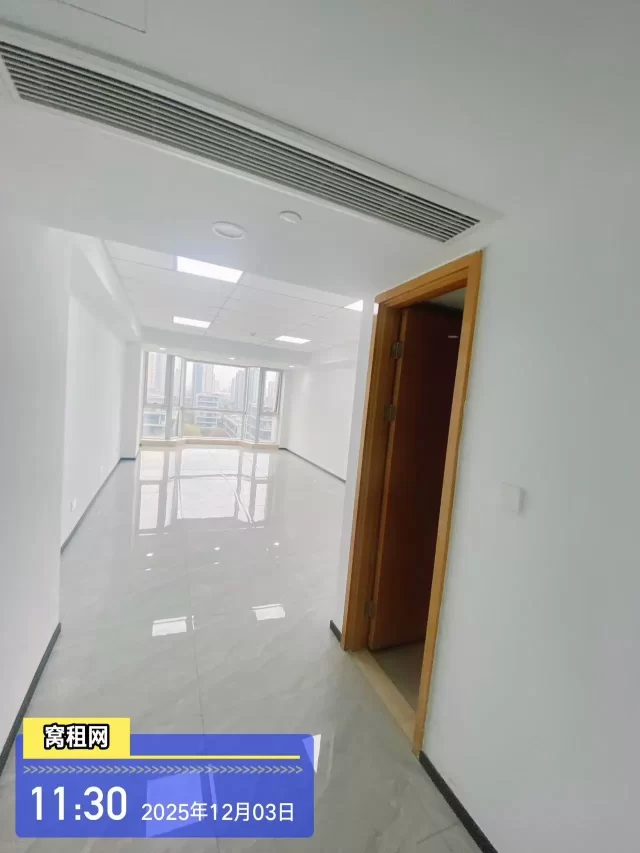 东部新城带水源办公场地77.87平米出租，租金2.3元/平米/天