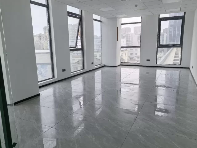 博日大厦75平  西北双面采光  可配家具、做隔间租金3400元