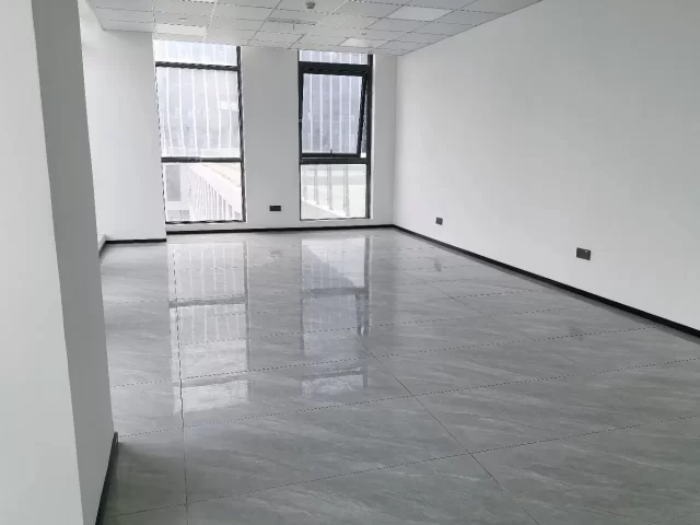 博日大厦75平  西北双面采光  可配家具、做隔间租金3400元