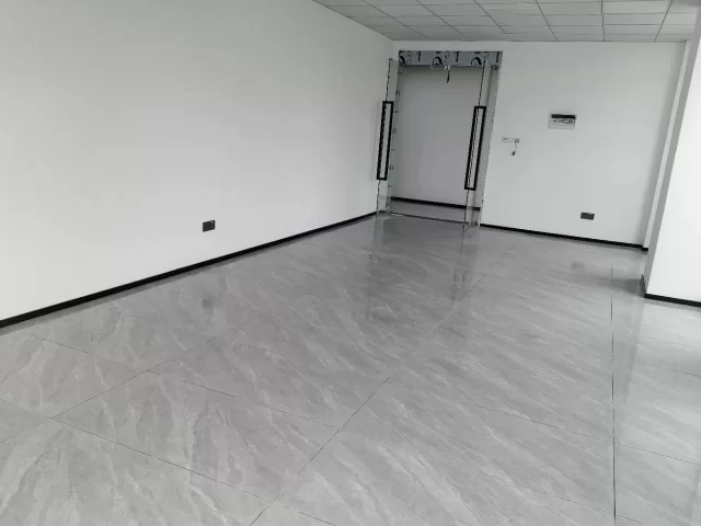 博日大厦75平  西北双面采光  可配家具、做隔间租金3400元