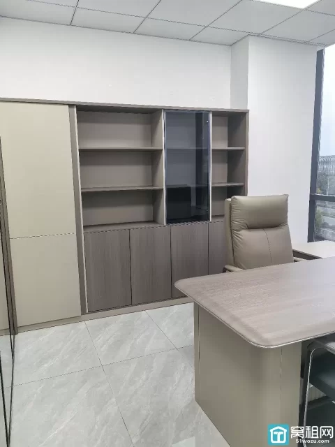 海曙印象城附近博日大厦70平 朝南  一个隔间 配家具出租3200元