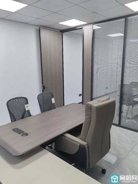 海曙印象城附近博日大厦70平 朝南  一个隔间 配家具出租3200元