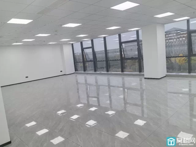 宁波海曙月映澜堂附近博日大厦 210平  电梯口朝南  可配家具、做隔间