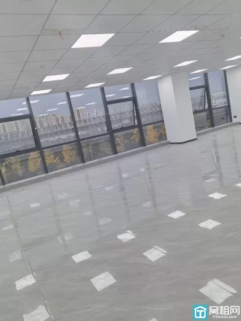 宁波海曙月映澜堂附近博日大厦 210平  电梯口朝南  可配家具、做隔间