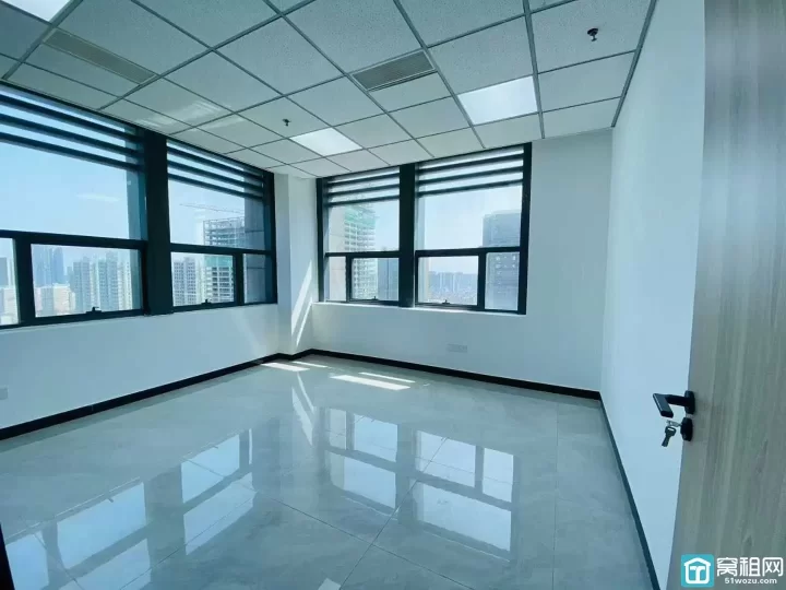 东城国际写字楼出租全新143㎡东南朝向办公室，采光通透，地铁口直达