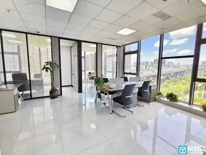 鄞州乐橙汇140多平，全景落地窗办公室招租6500元/月