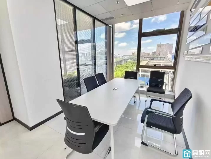 鄞州乐橙汇140多平，全景落地窗办公室招租6500元/月