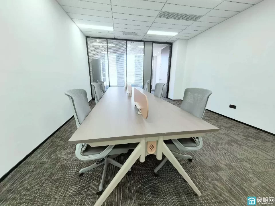 万科云谷中心～4号线地铁站口直达 95平精装带隔间～楼层视野采光好