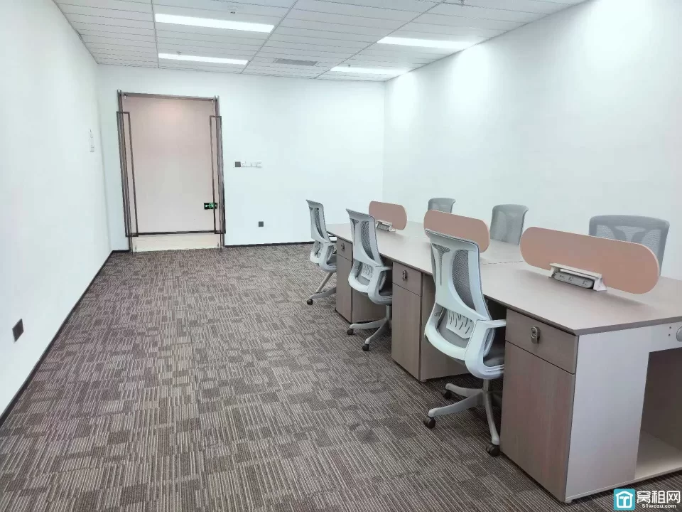 万科云谷中心～4号线地铁站口直达 95平精装带隔间～楼层视野采光好