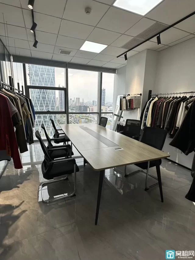 东部新城嘉恒广场B座 175m² 办公室出租单价：2元/m²/天