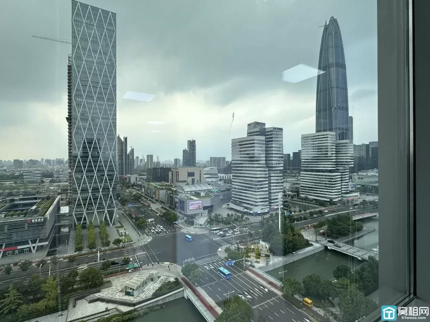 东部新城嘉恒广场B座 175m² 办公室出租单价：2元/m²/天