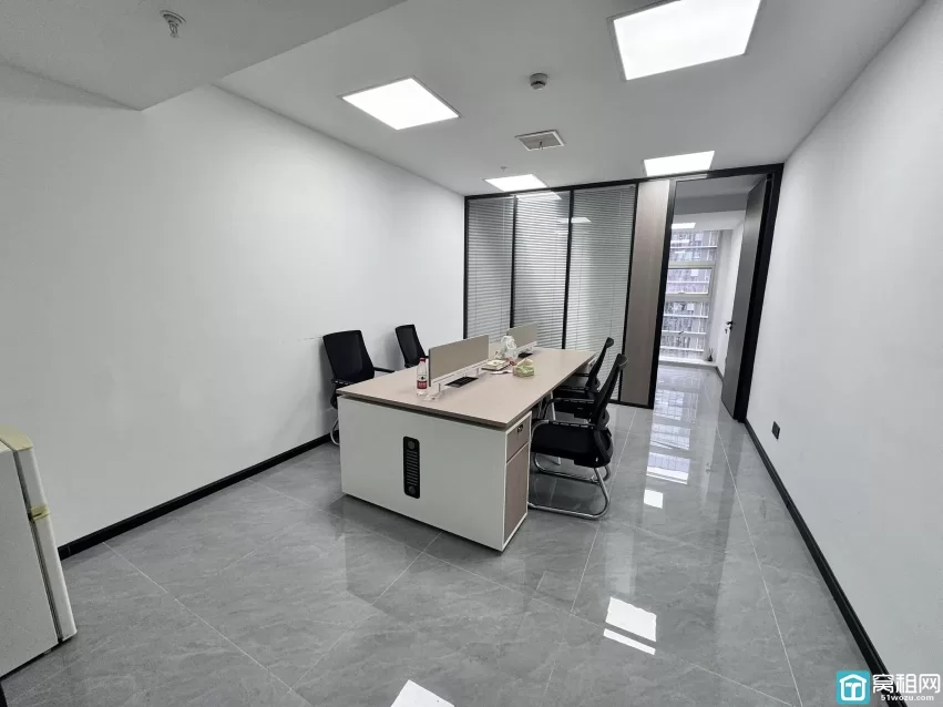 高新区地铁5号线6号线出口写字楼科贸中心出租55平米特价2200