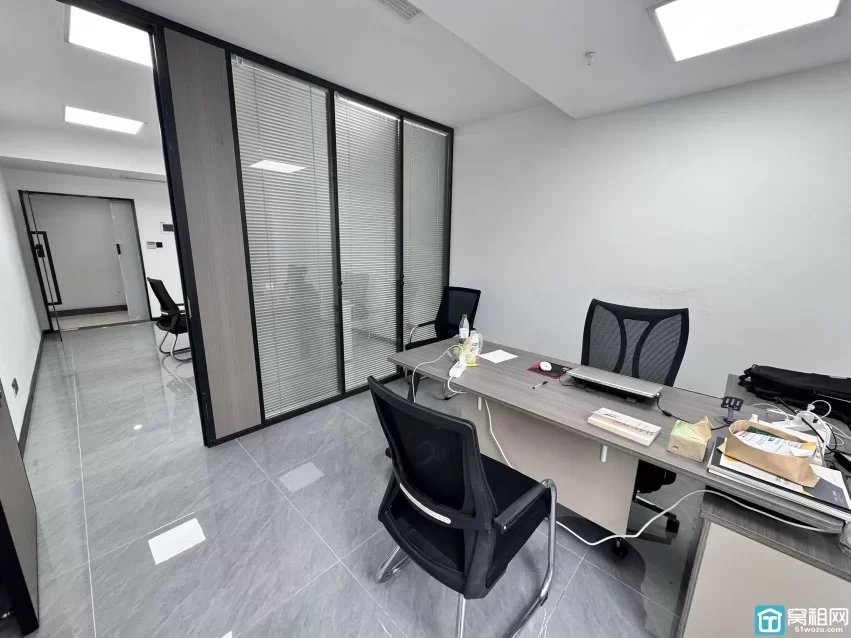 高新区地铁5号线6号线出口写字楼科贸中心出租55平米特价2200