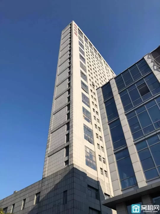 宁波客运中心附近的晶崴大厦停车场收费多少？