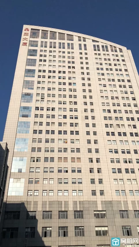 宁波客运中心附近的晶崴大厦停车场收费多少？