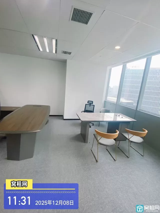 宁波来福士办公楼198平米、精装、得房率高租金26000元/月含办公家具