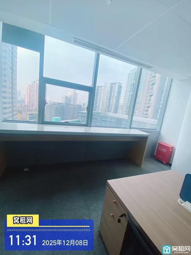 宁波来福士办公楼198平米、精装、得房率高租金26000元/月含办公家具