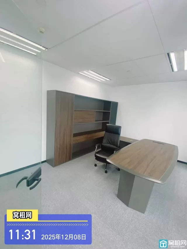 宁波来福士办公楼198平米、精装、得房率高租金26000元/月含办公家具