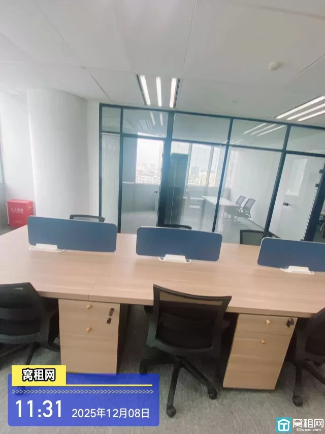 宁波来福士办公楼198平米、精装、得房率高租金26000元/月含办公家具