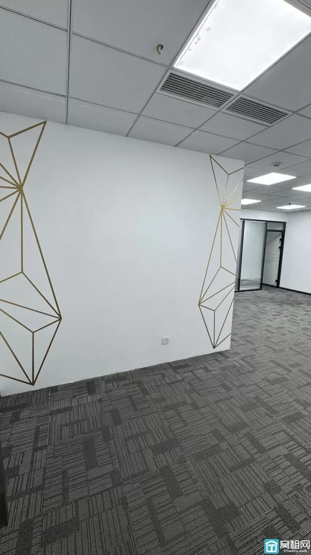 海曙区二十一码头壹都文化广场南，126平，2个隔间，1个小仓库