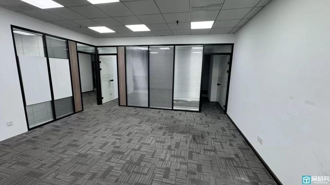 海曙区二十一码头壹都文化广场南，126平，2个隔间，1个小仓库