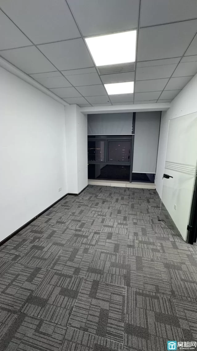 海曙区二十一码头壹都文化广场南，126平，2个隔间，1个小仓库